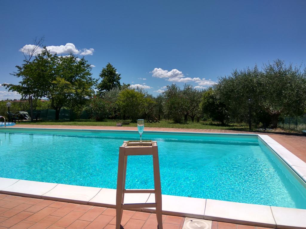 Residence Il Colle Collestrada Bagian luar foto