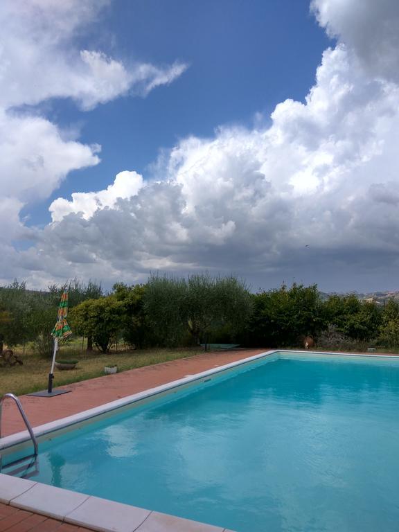 Residence Il Colle Collestrada Bagian luar foto