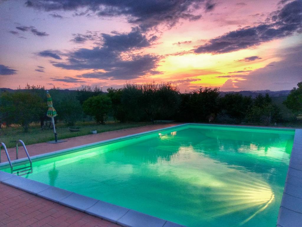 Residence Il Colle Collestrada Bagian luar foto